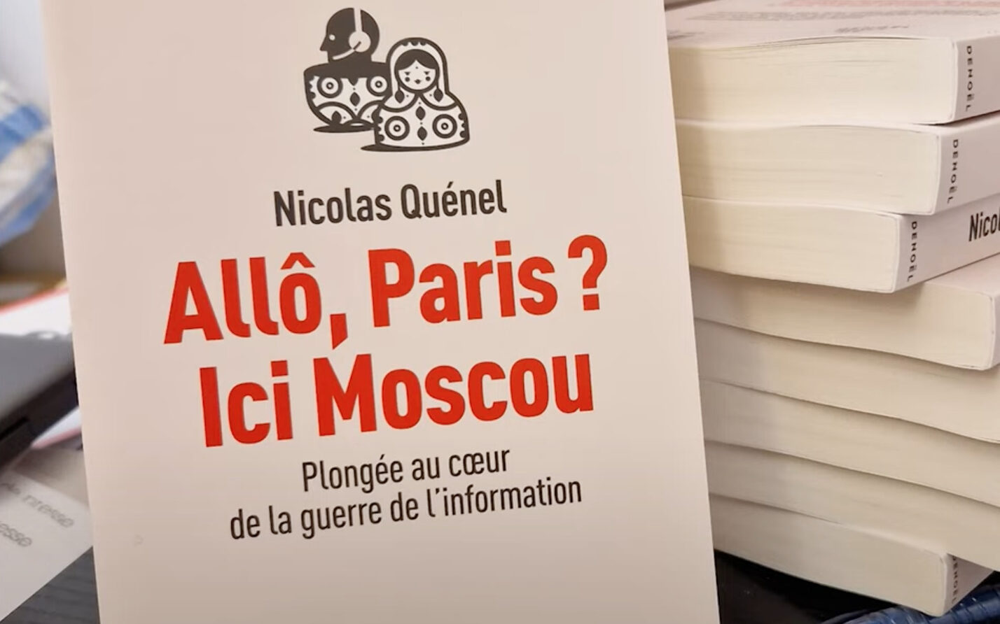 Une enquête de quatre ans sur la guerre de l'information russe. // Source : Éditions Denoël