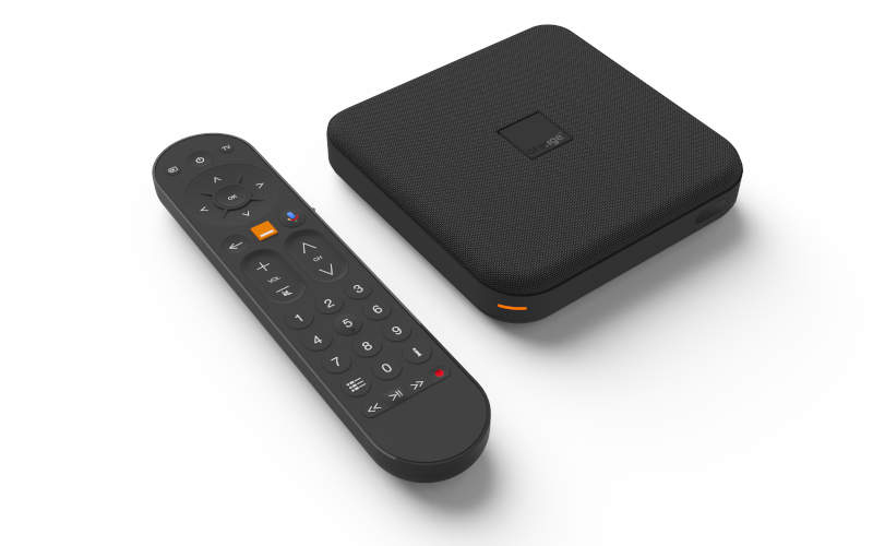 On the remote control of the new Orange decoder, there is a Google Assistant button.