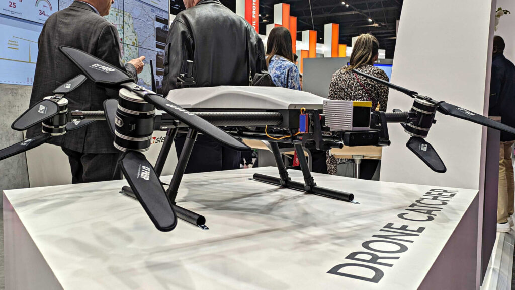 The CS Group interceptor drone, exhibited at Milipol.  // Source: Numerama