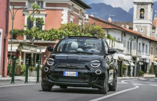 Fiat 500e dans une ville italienne // Source : Fiat