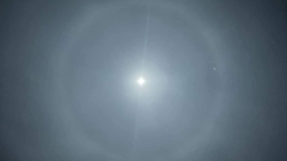 Halo lunaire en Charente-Maritime. // Source : Via X @charentes_info (photo recadrée)