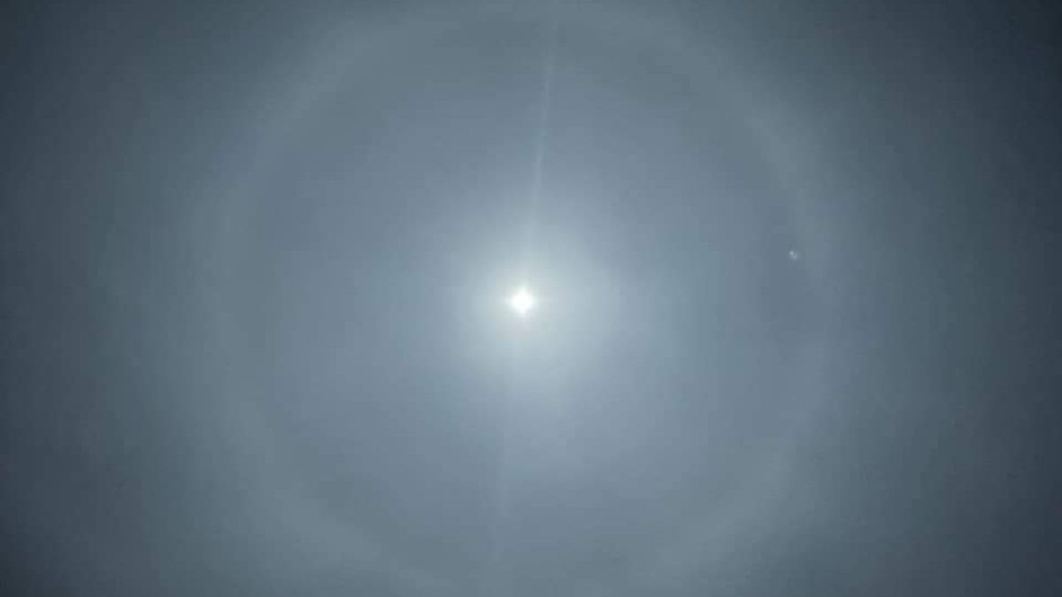 Halo lunaire en Charente-Maritime. // Source : Via X @charentes_info (photo recadrée)