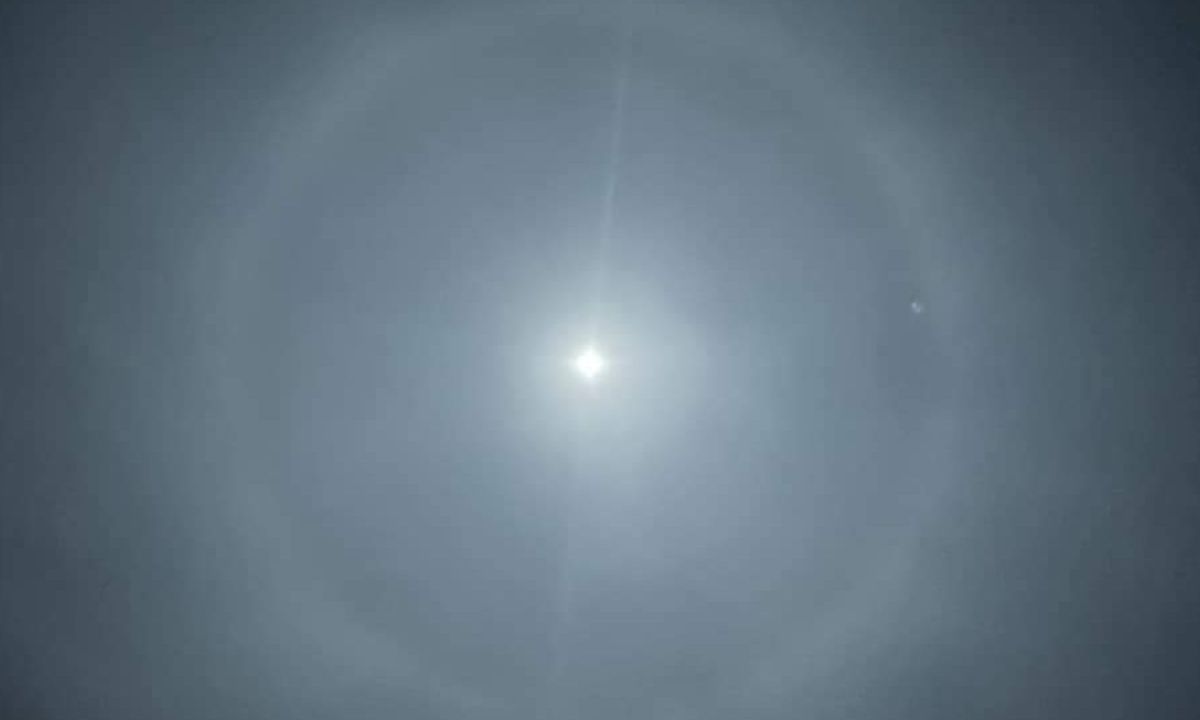 Halo lunaire en Charente-Maritime. // Source : Via X @charentes_info (photo recadrée)