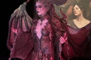Cinderys, cosplayeuse professionnelle de Diablo IV // Source : Maxime Claudel pour Numerama