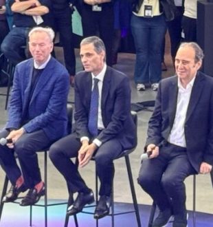 Eric Schmidt, Rodolphe Saadé et Xavier Niel. // Source : Numerama