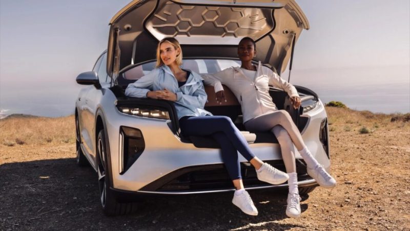 Des sièges dans le coffre avant : l’argument délirant de Lucid pour son SUV électrique