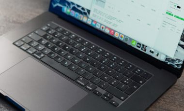 Le MacBook Pro de 16 pouces en version Apple M3 Max // Source : Thomas Ancelle / Numerama Le MacBook Pro de 16 pouces en version Apple M3 Max // Source : Thomas Ancelle / Numerama