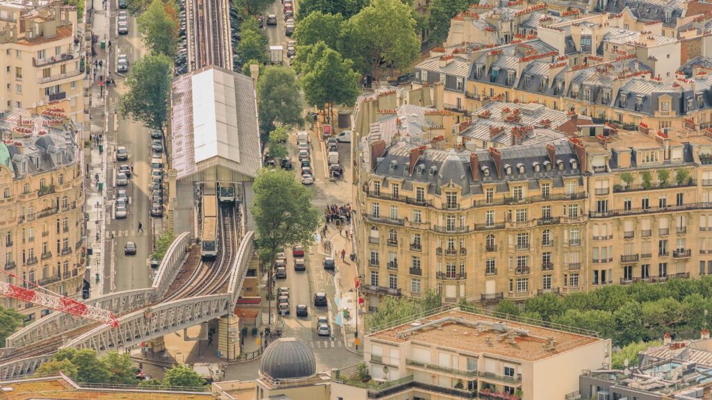 Driving around Paris during the Olympics.  // Source: Canva