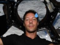 Thomas Pesquet dans l'ISS. // Source : ESA/NASA/T.Pesquet, 2021 ; modifié avec Canva