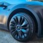 Une Tesla Model Y chaussée de pneus Pirelli Sottozero // Source : Bob JOUY pour Numerama