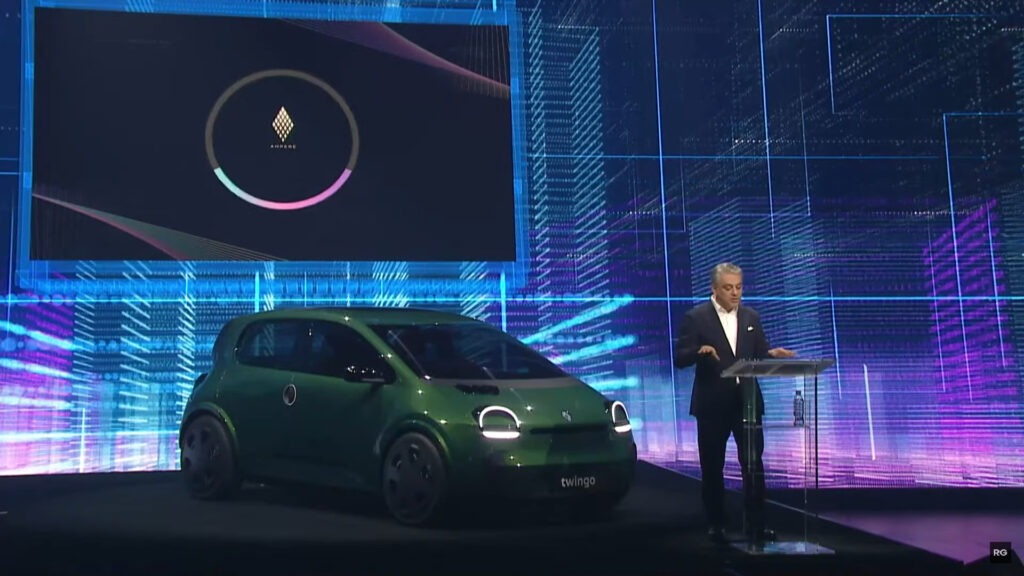 Luca de Meo avec la future Renault Twingo // Source : capture d'écran