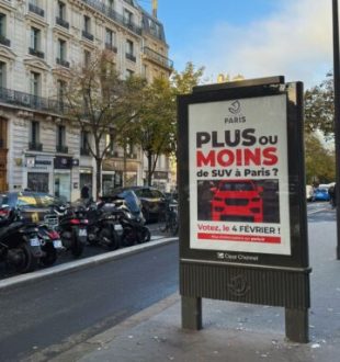 Affiche pour la votation organisée à Paris sur les SUV. // Source : Julien Cadot pour Numerama