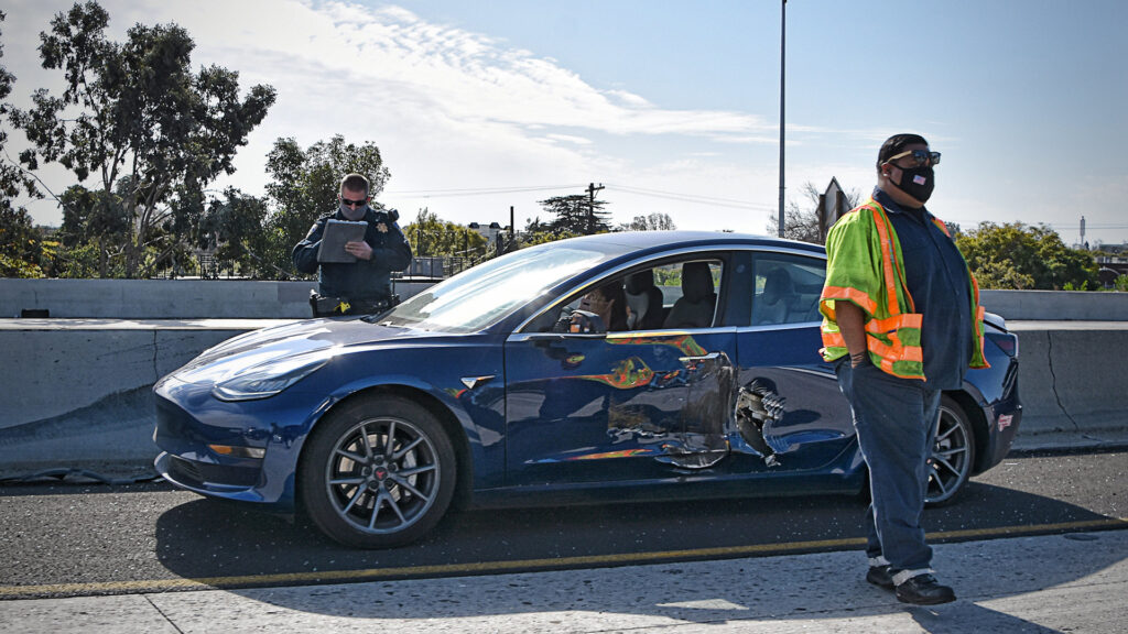 Accident en Tesla : le début des ennuis // Source : Chris Yarzab - flickr