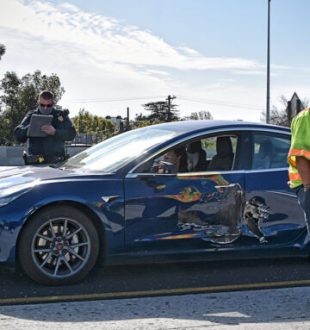 Accident en Tesla : le début des ennuis // Source : Chris Yarzab - flickr