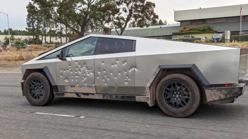 Tesla Cybertruck criblé de balles par Elon musk // Source : Reddit 