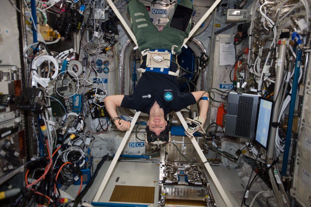 Thomas Pesquet pendant l'expérience GRASP