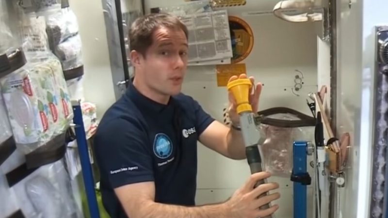 À peine arrivé dans l’espace, Thomas Pesquet a dû réparer les toilettes des astronautes