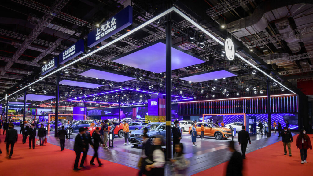 Volkswagen saic en chine sur un salon // Source : Volkswagen