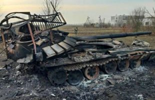 Un tank russe détruit en Ukraine. // Source : Ministre Ukrainien de la défense