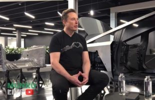 Elon Musk en interview // Source : Extrait vidéo Munro Live