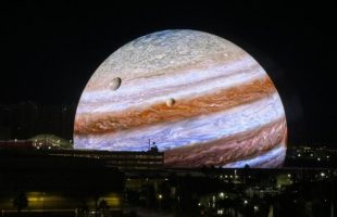 Quand la sphère devient Jupiter // Source : Numerama/Nicolas Lellouche