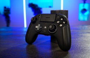 Manette Nacon Revolution 5 Pro // Source : Nino Barbey pour Numerama Manette Nacon Revolution 5 Pro // Source : Nino Barbey pour Numerama