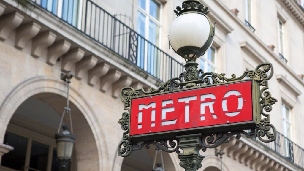 Station de métro, à Paris. // Source : Canva