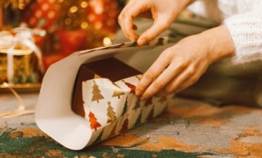 Papier cadeau. // Source : Canva