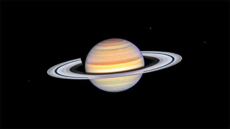 Cette photo montre un phénomène unique sur les anneaux de Saturne