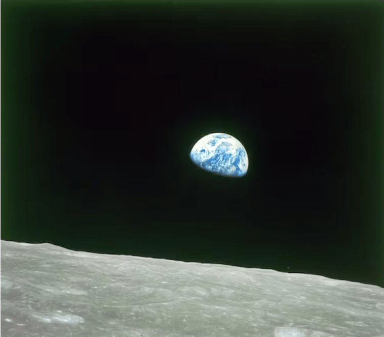 La première photo du lever de Terre. // Source : Nasa
