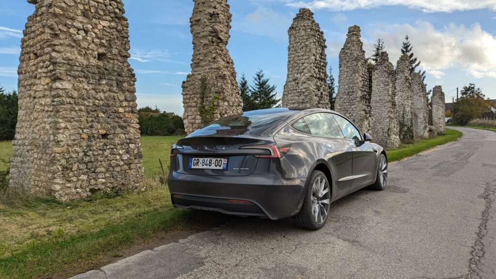 Tesla Model 3 (2023) // Source : Raphaelle Baut pour Numerama