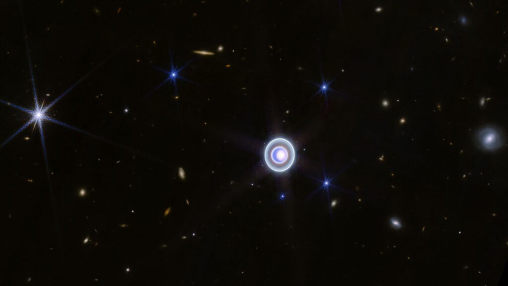 Uranus et ses lunes sont renversantes dans cette image Numerama