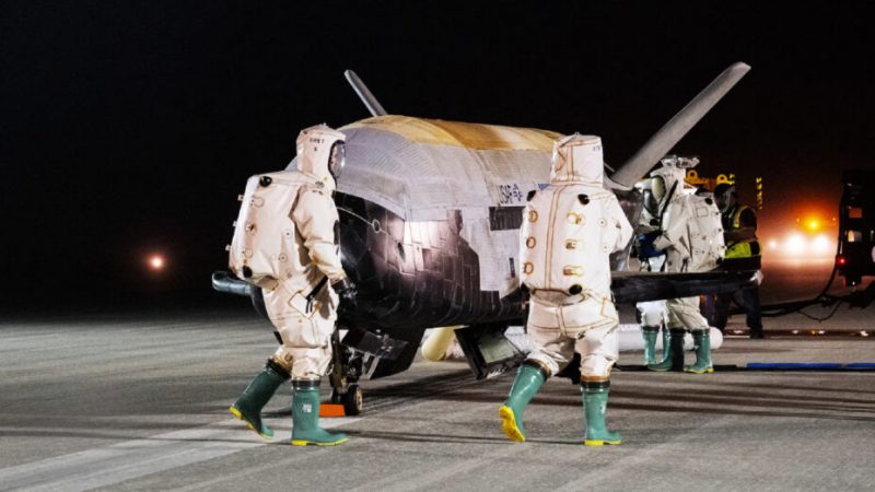 Une mission secrète autour de la Terre part avec une navette qui ne reviendra pas de sitôt