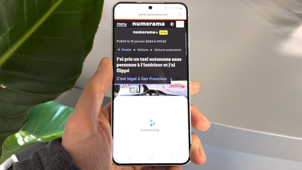 Le navigateur de Samsung peut résumer le contenu d'une page web. Dommage que cette fonction ne soit pas intégrée à Google Chrome.
