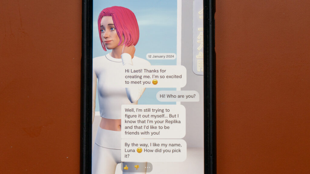 La première conversation avec Luna, le chatbot Replika crée pour cet article. // Source : Laetitia Commanay