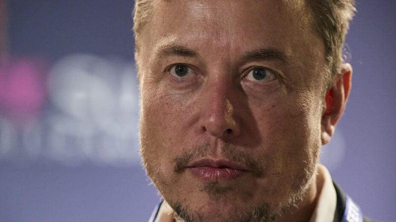 L’ancienne direction de Twitter porte plainte contre Elon Musk