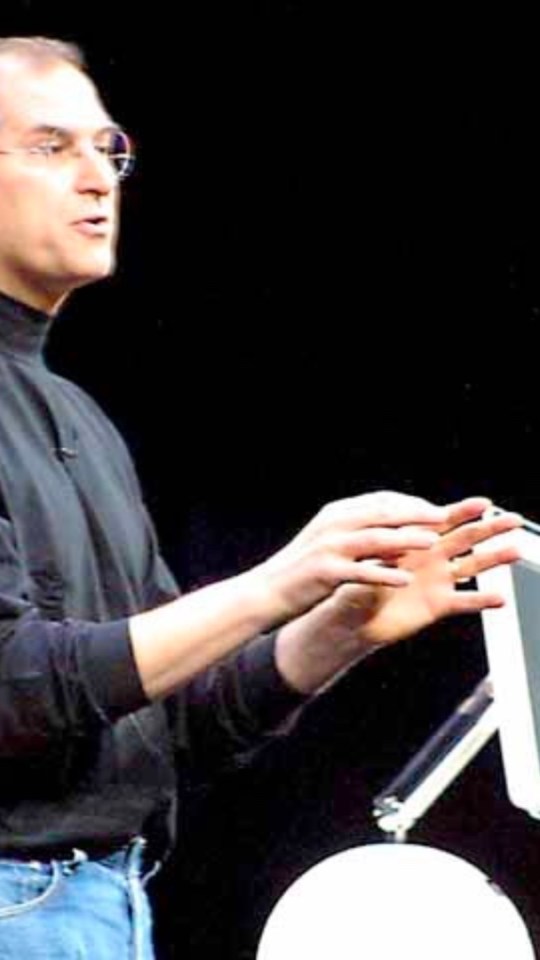 Steve Jobs et l'iMac G4. // Source : Apple Steve Jobs et l'iMac G4. // Source : Apple