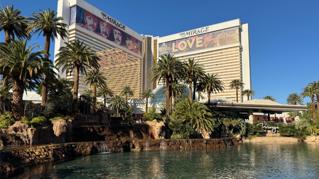 L'hôtel Mirage à Las Vegas, pour le CES 2024. // Source : Numerama