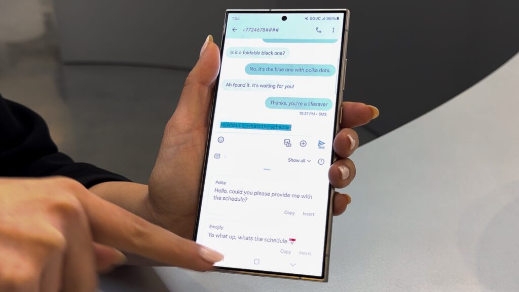 Le clavier Samsung propose différentes versions d'un message, pour affiner sa manière de dire les choses.