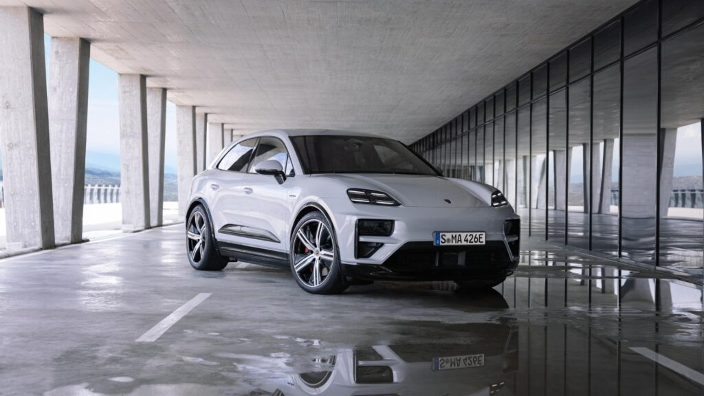 Porsche Macan Turbo // Source : Porsche