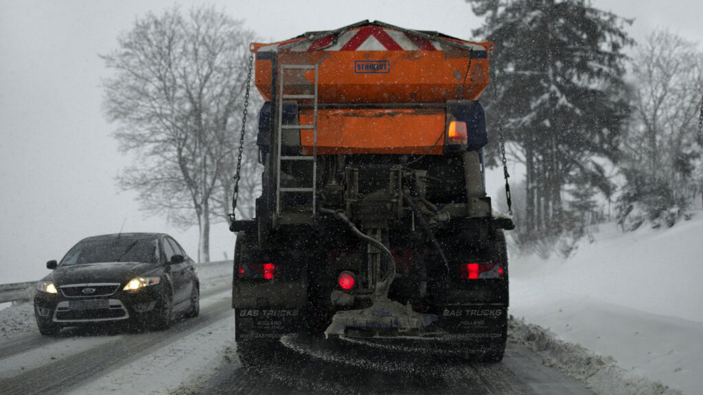 Engin de déneigement (sableuse) // Source : Jerzy Górecki - Pixabay