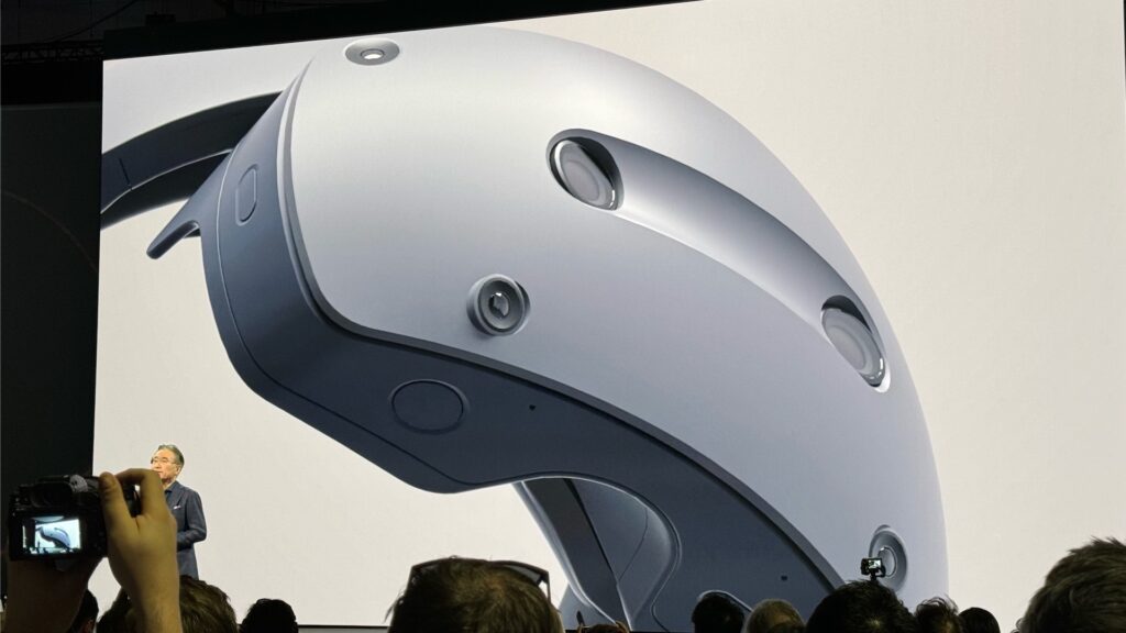 Le casque de Sony embarque plein de capteurs. // Source : Numerama