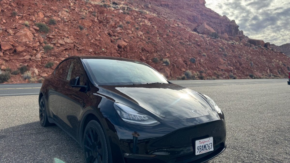 La Tesla et un canyon. // Source : Numerama