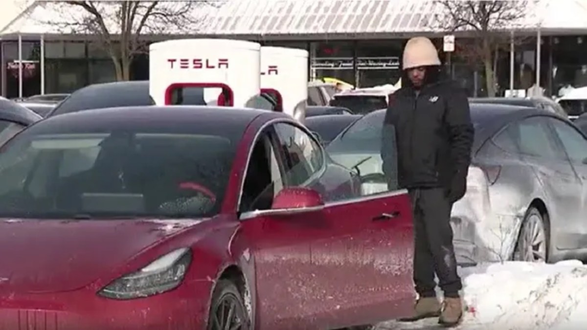 Tesla qui ne chargent pas à Chicago // Source : Extrait reportage Fox News