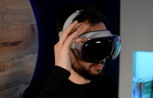 Apple Vision Pro // Source : Nino Barbey / Numerama