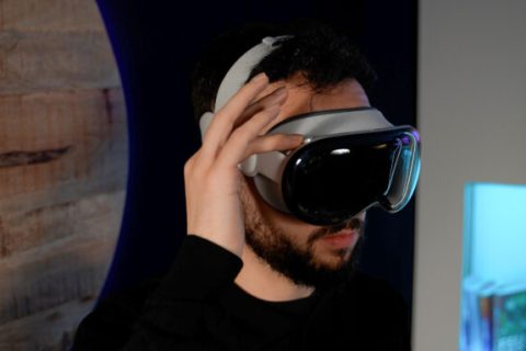 Apple Vision Pro // Source : Nino Barbey / Numerama