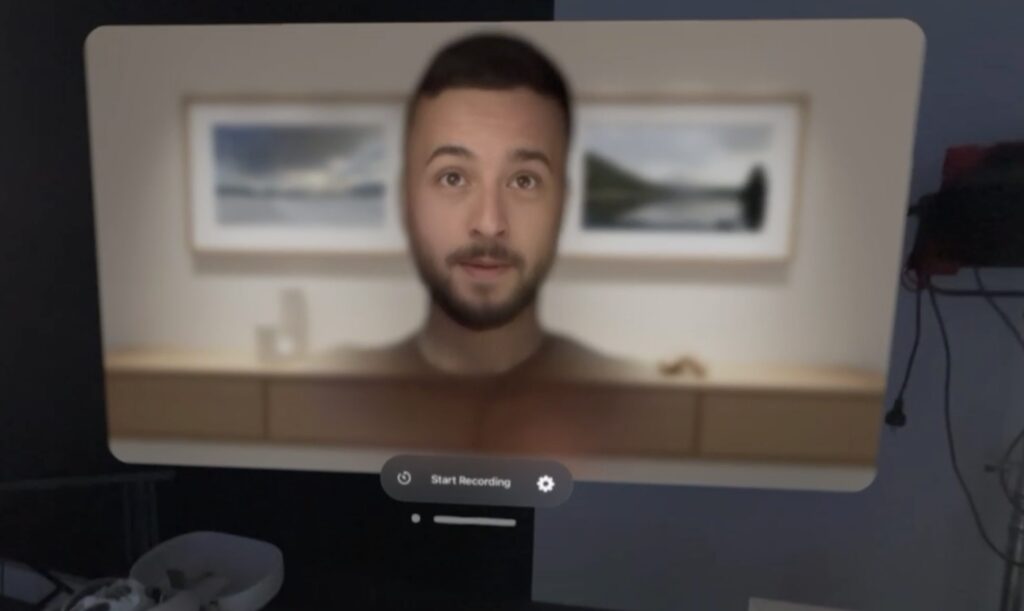 L'application Persona Studio permet de voir son avatar 3D en grand. Le mien rend mieux en trois dimensions qu'en capture d'écran. Les animations de son visage sont étranges, mais il me ressemble.