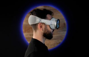 Apple Vision Pro // Source : Nino Barbey / Numerama