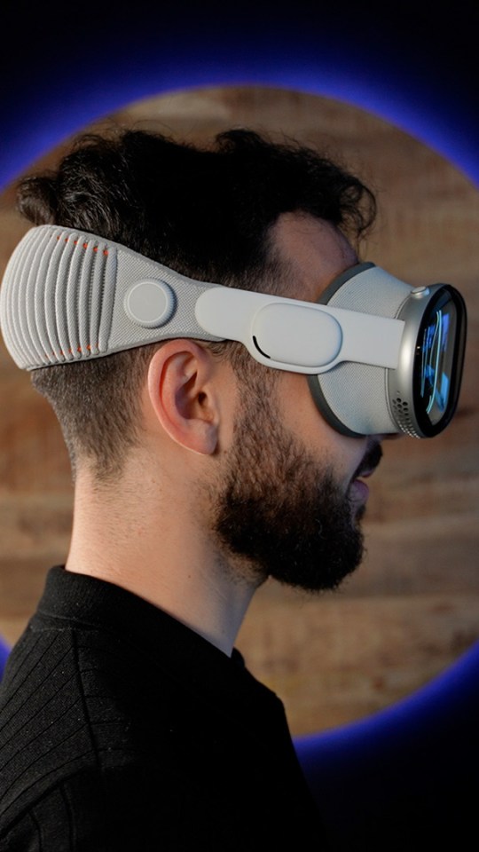 Apple Vision Pro // Source : Nino Barbey / Numerama