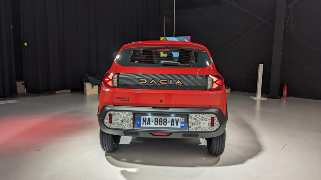 Rear of the new Dacia Spring // Source: Raphaelle Baut for Numerama 